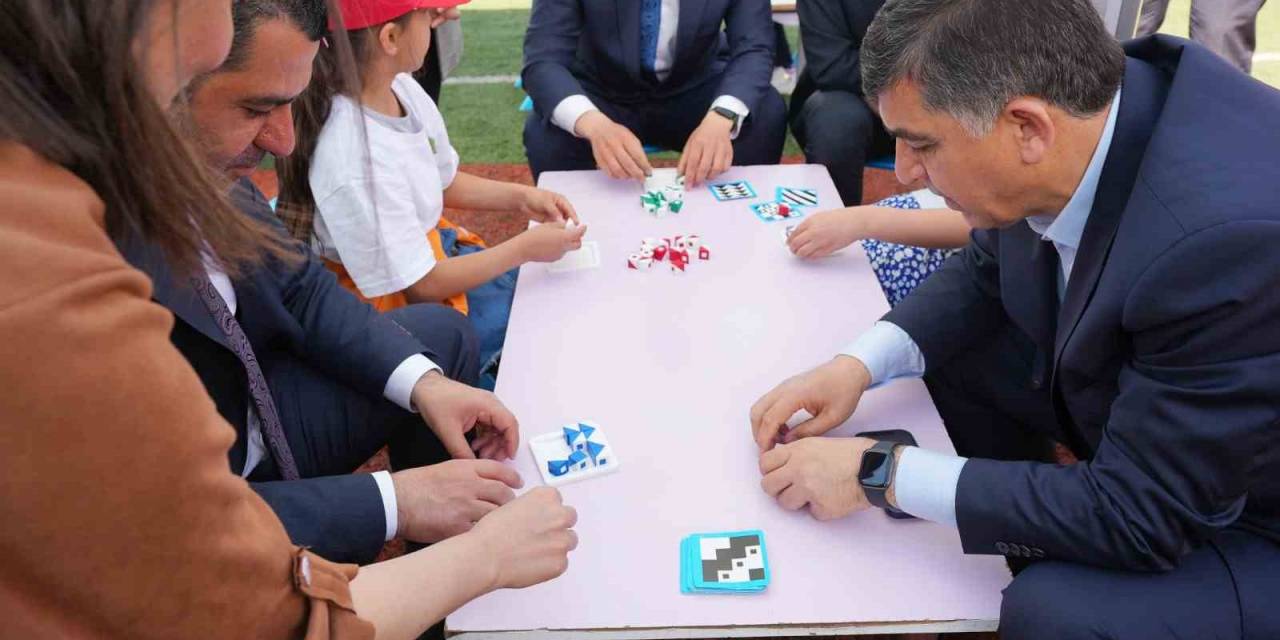 Yüzlerce Çocuk Şenlikte Buluştu