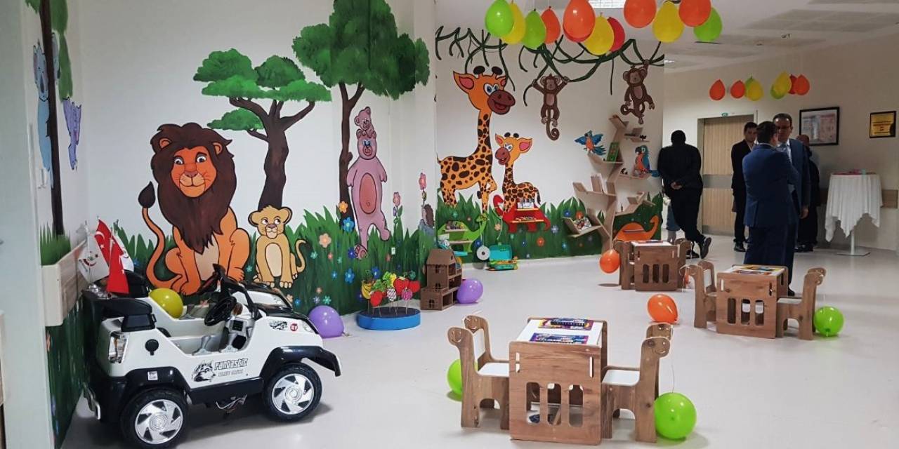 Çocuk Hastalar Hem Tedavilerini Olacaklar Hem De Eğlenecekler