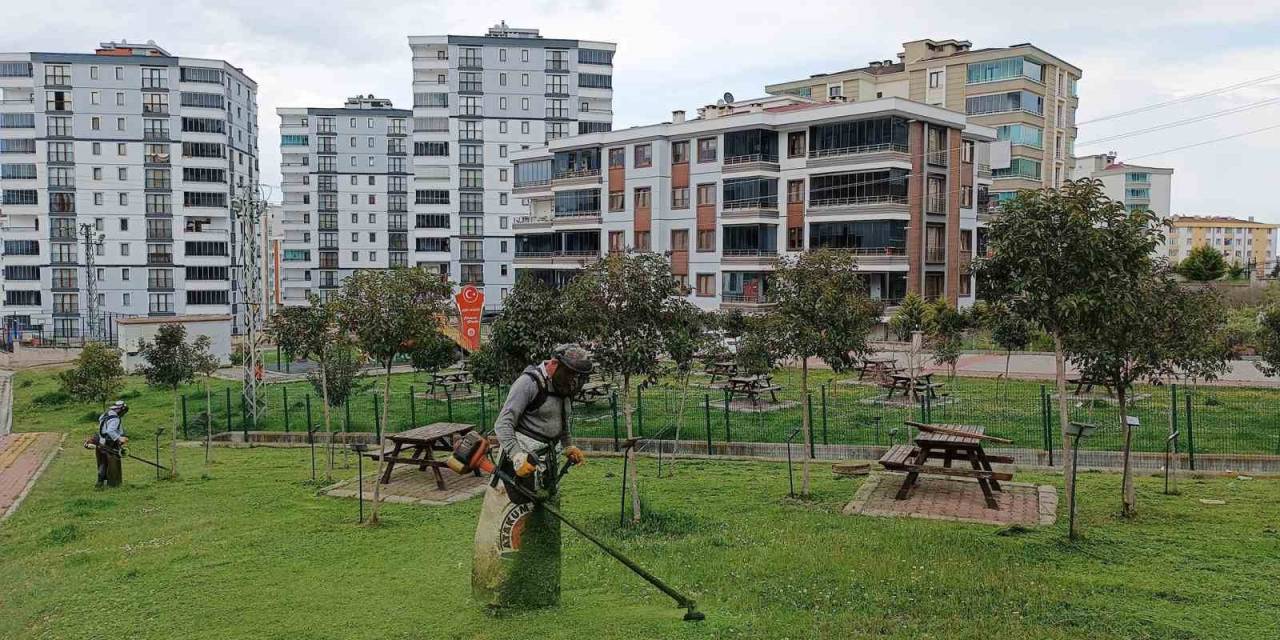 Atakum’un Parklarında Bahar Temizliği