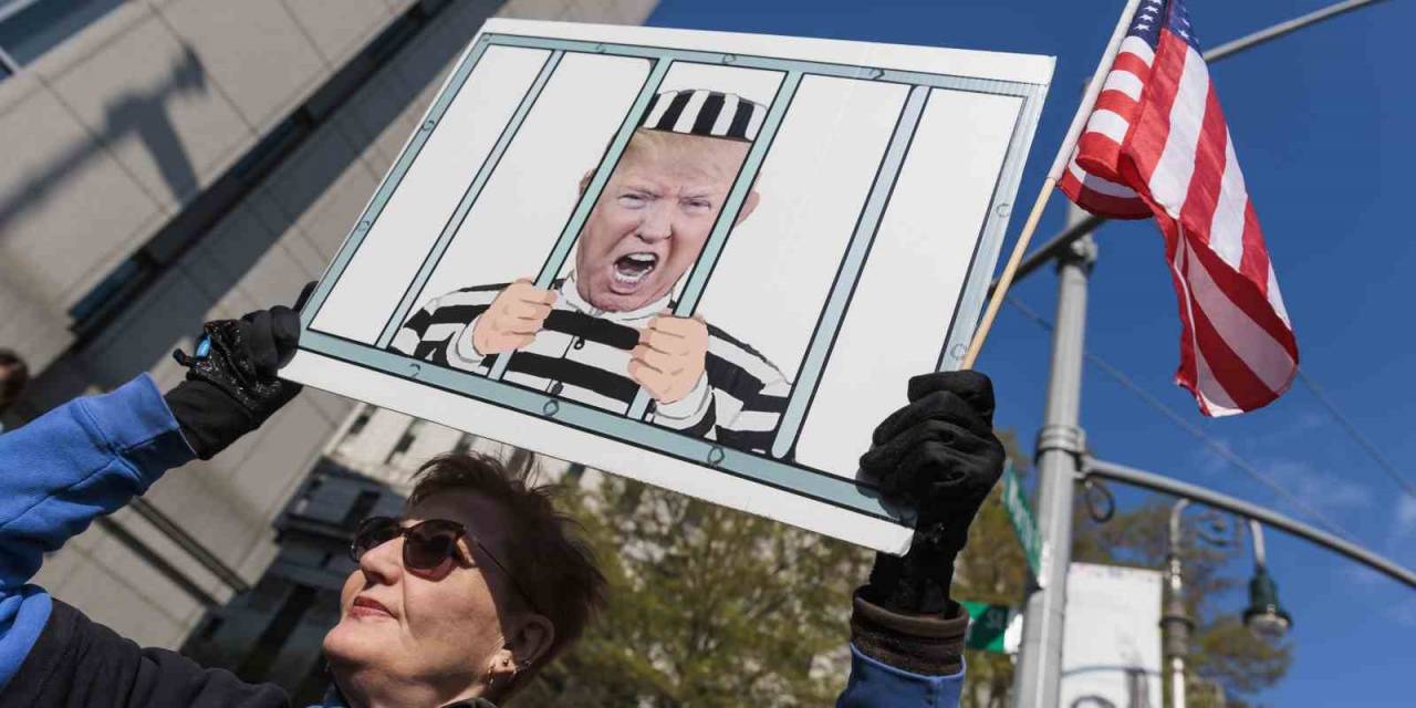 E. Jean Carroll: “donald Trump Bana Tecavüz Etti”