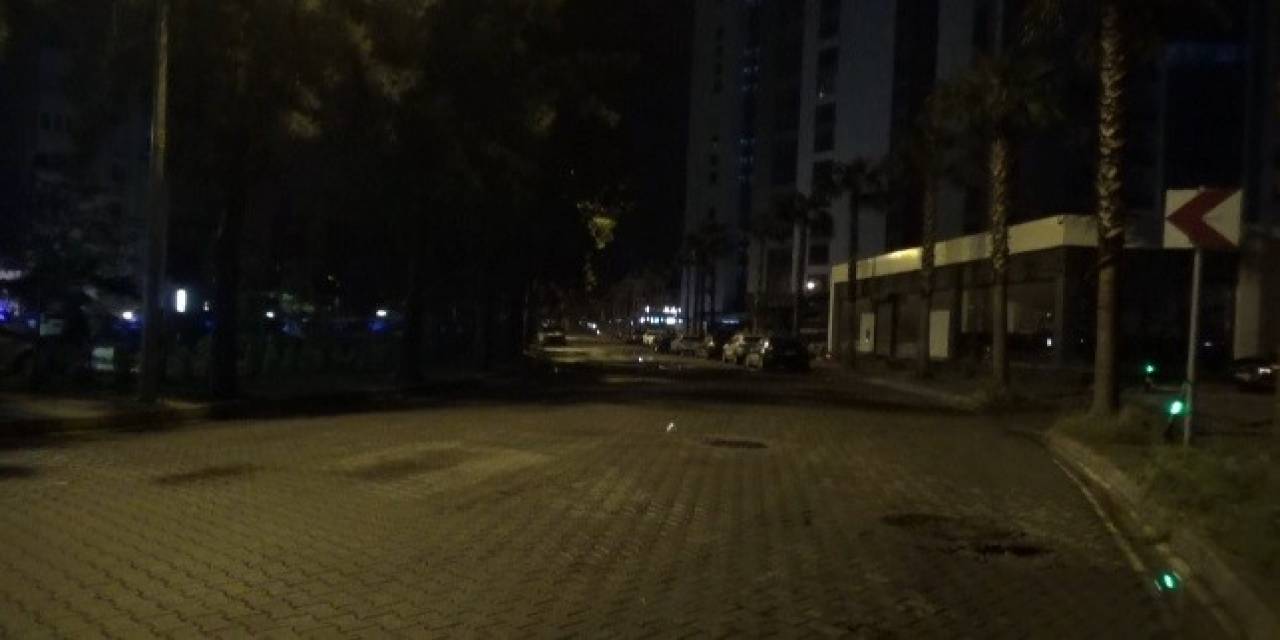 İzmir’de Akşam Saatlerinde Ürküten Siren Sesleri: Rögarlar Taştı, Site Yönetimi Siren Çaldı