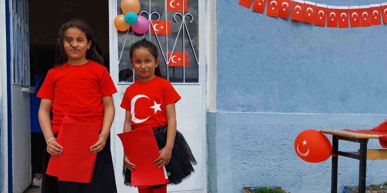 Kars’ta Köy Okulunda Renkli 23 Nisan Kutlaması