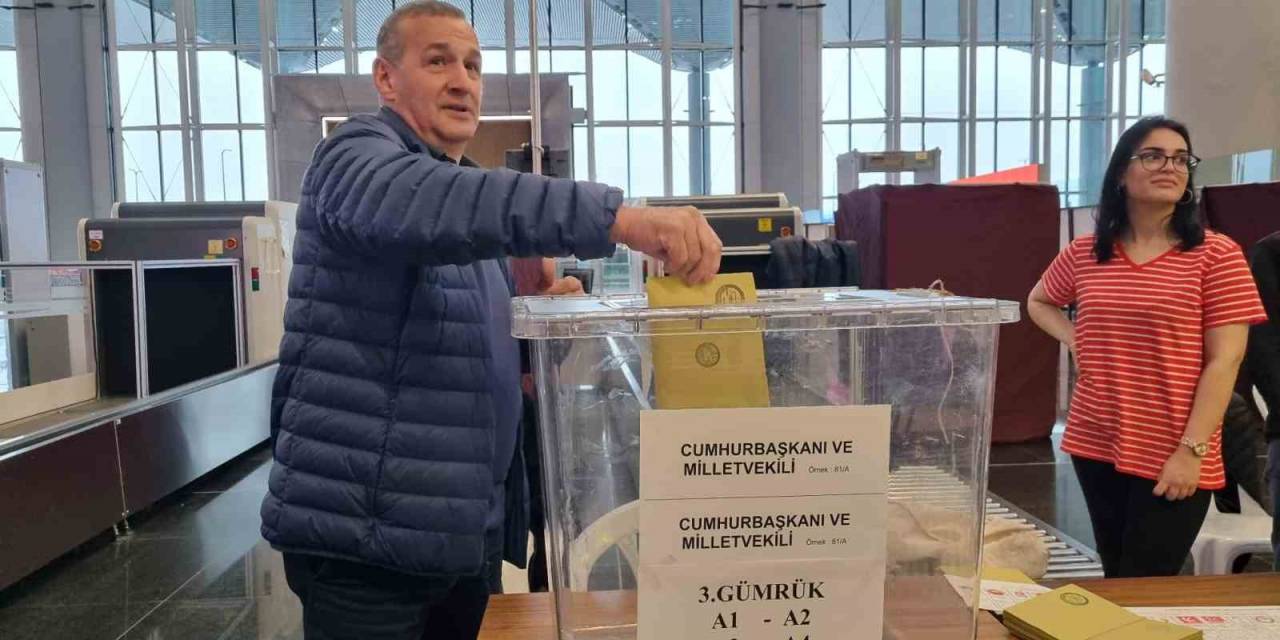 İstanbul Havalimanı’nda Oy Verme İşlemi Başladı