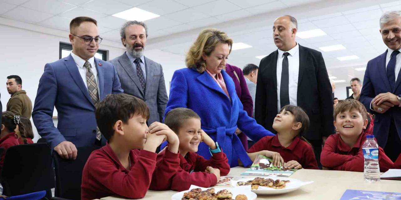 Marmara Adası Kütüphanesine Kavuştu