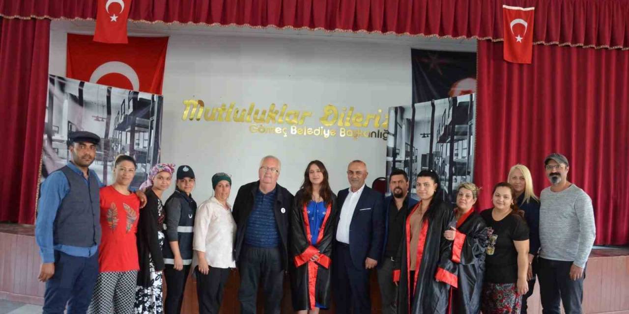 Zor Yaşamlar Oyunu Gömeç’te Sahnelendi