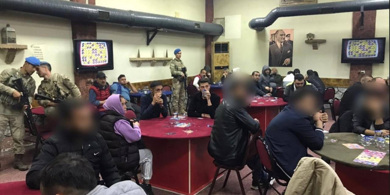 İzmir’de Kumar Operasyonu: 215 Kişi Suçüstü Yakalandı