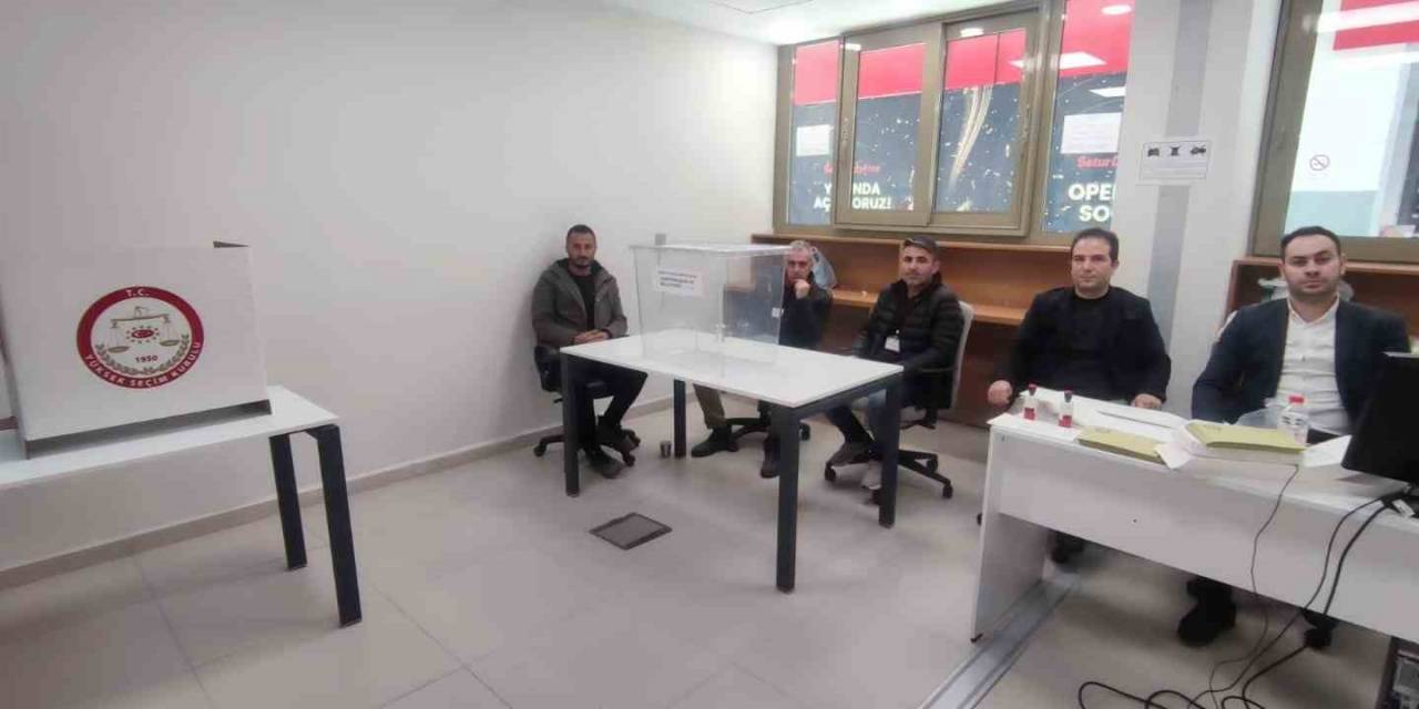 Kapıköy Gümrük Kapısı’nda Oy Kullanma İşlemi Başladı