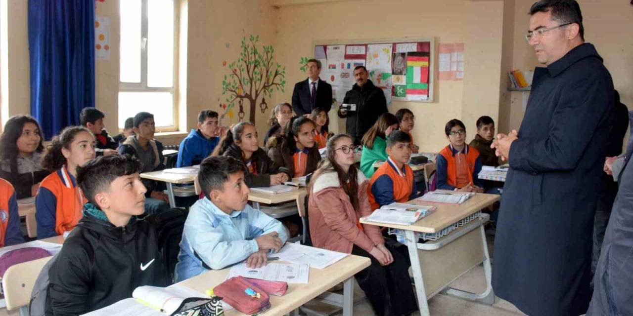 Validen Depremzedeler İçin 1 Tır Dolusu Ekmek Pişiren Kadınlara Teşekkür