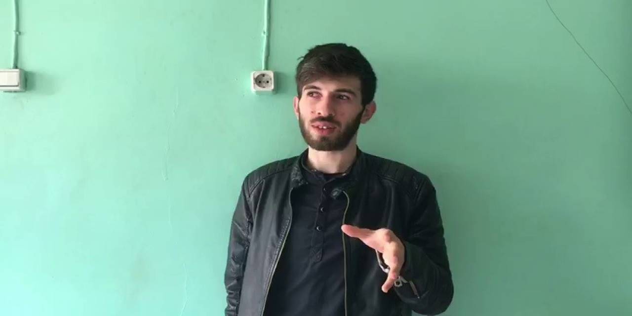 Köye Giderken Yol Ortasında Ayıyı Cep Telefonu İle Görüntüledi