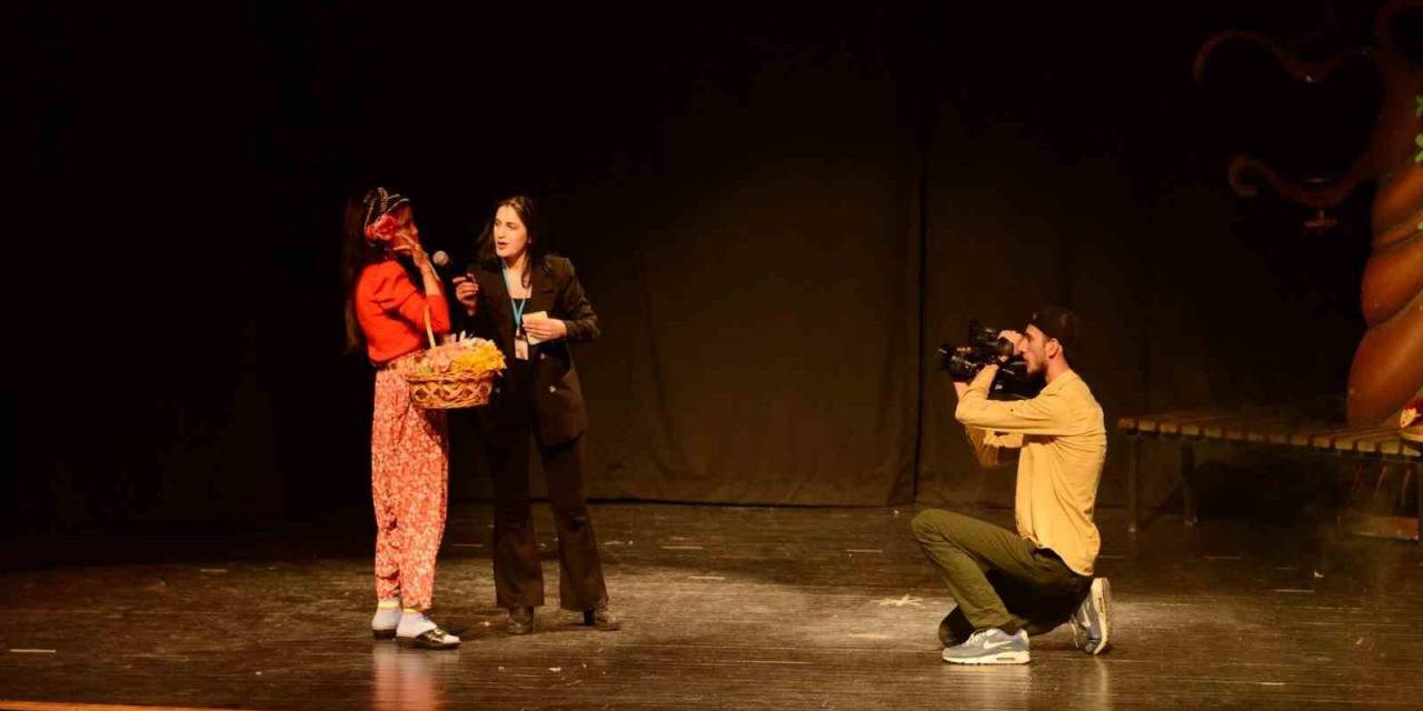 Van’da Tiyatro Günleri Devam Ediyor