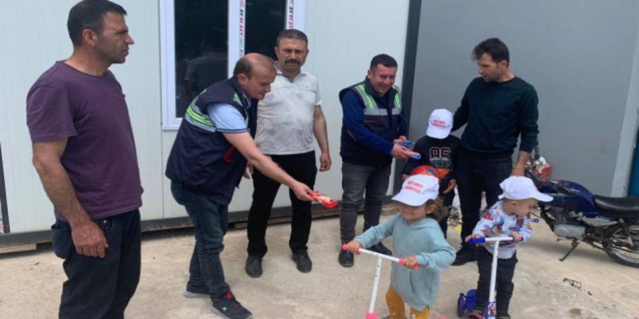 Emet’ten Deprem Bölgesindeki Çocuklara Oyuncak