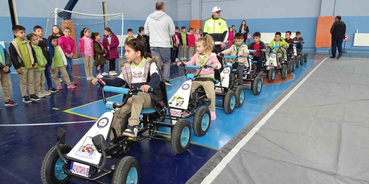 Hisarcık’ta Öğrencilere Uygulamalı Ve Teorik Trafik Eğitimi