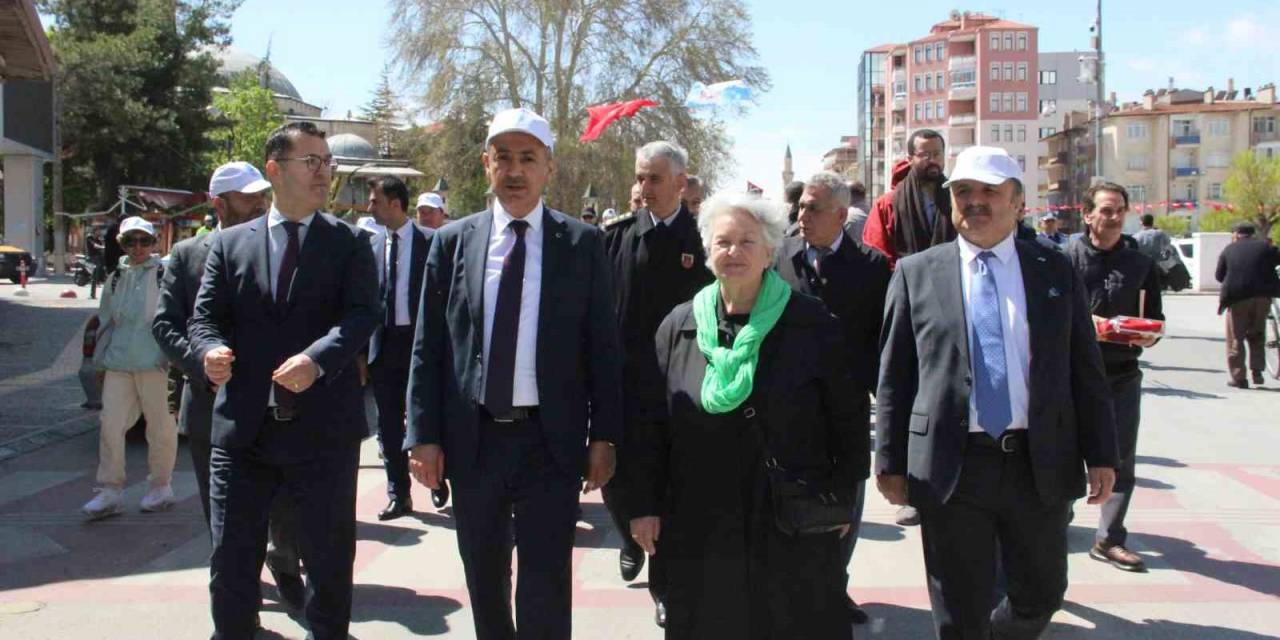 Hazreti Mevlana İçin Karaman’dan Konya’ya Sevgi Ve Barış Yürüyüşü Düzenlendi