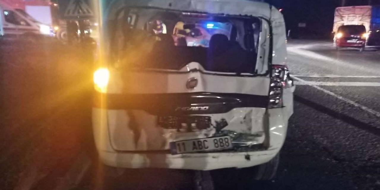 Bilecik’te Meydana Gelen Zincirleme Trafik Kazasında 4 Kişi Yaralandı