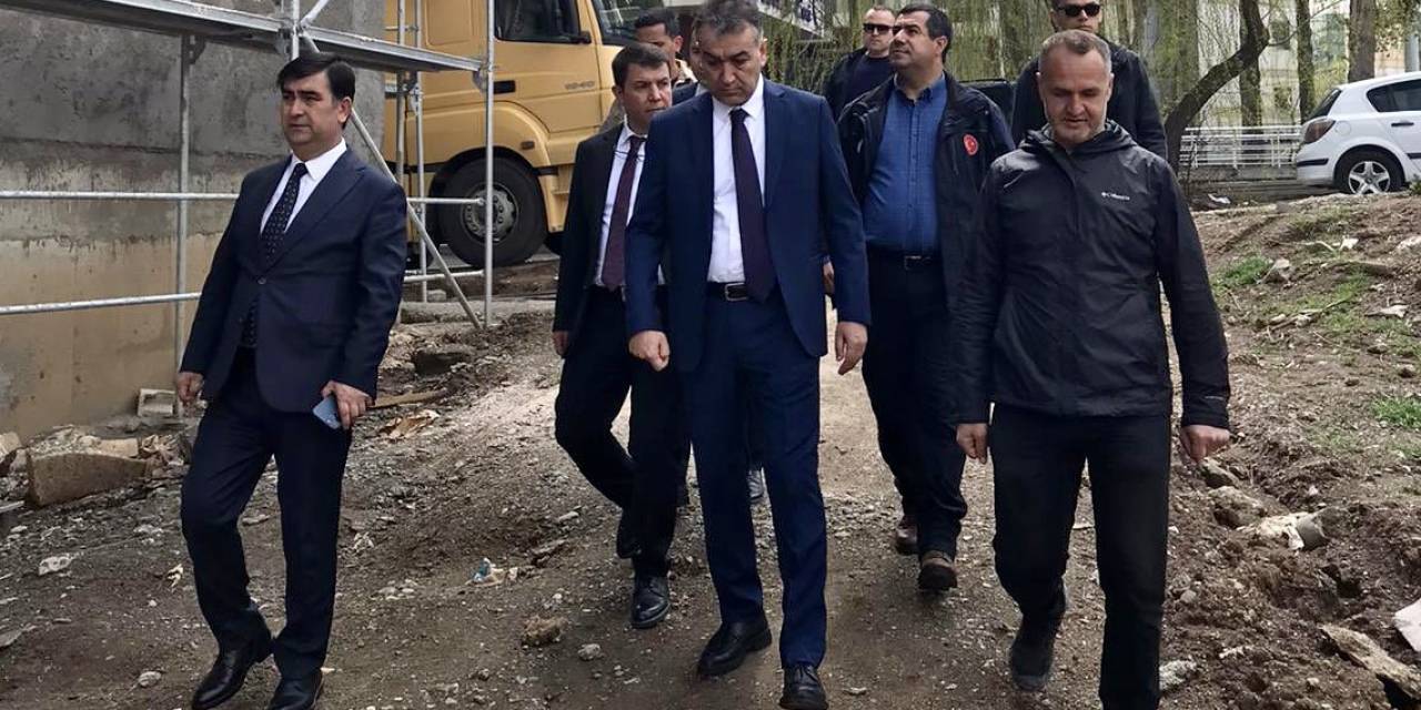 Vali Çağatay Hükümet Konağı İnşaatında İncelemelerde Bulundu