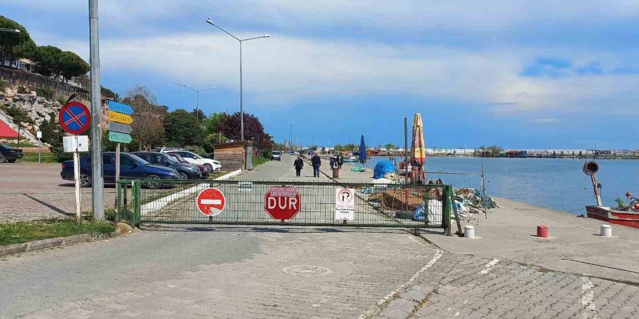 Gerze Sahili Araç Trafiğine Kapatıldı