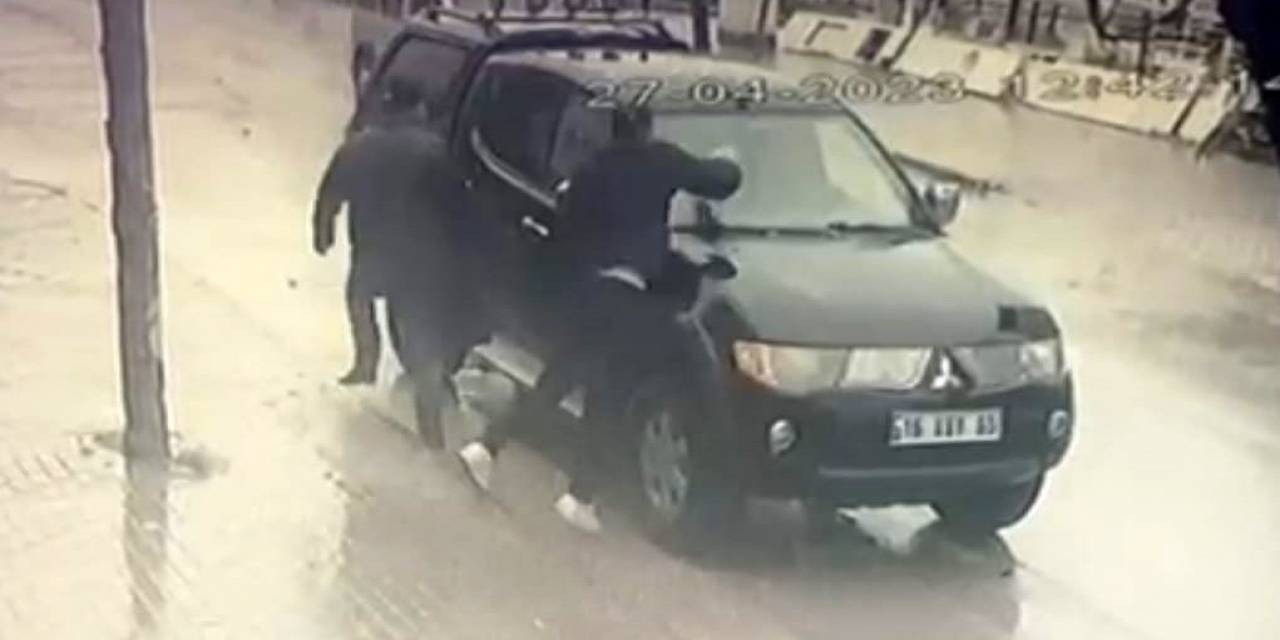 Genç Kıza Çarpan Kamyonetin Camlarını Kırdılar