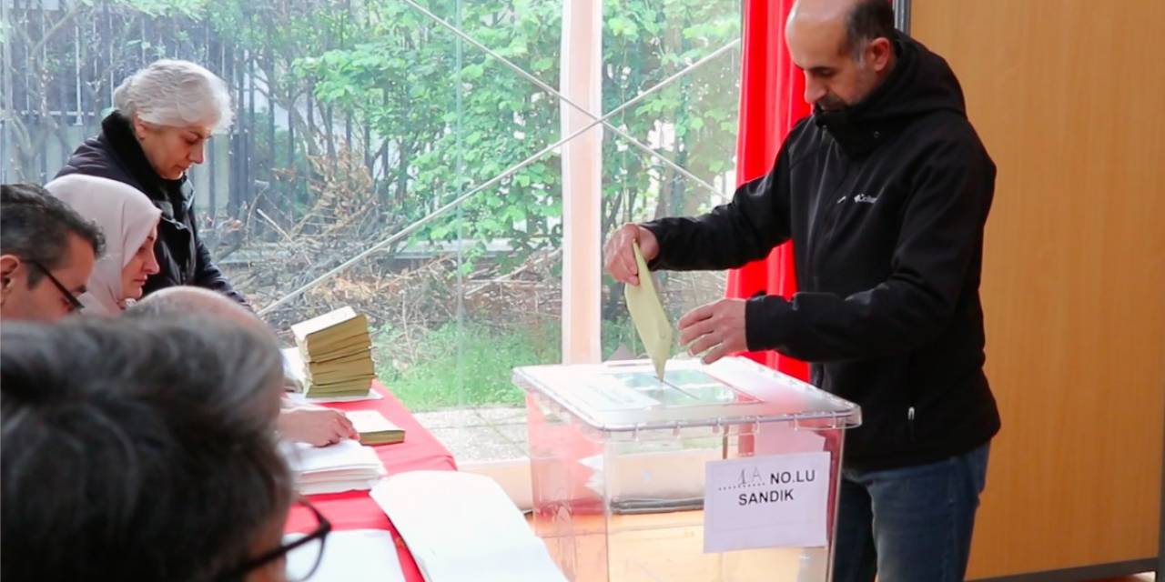 Fransa’daki Türk Vatandaşları Cumhurbaşkanlığı Seçimi İçin Sandık Başında