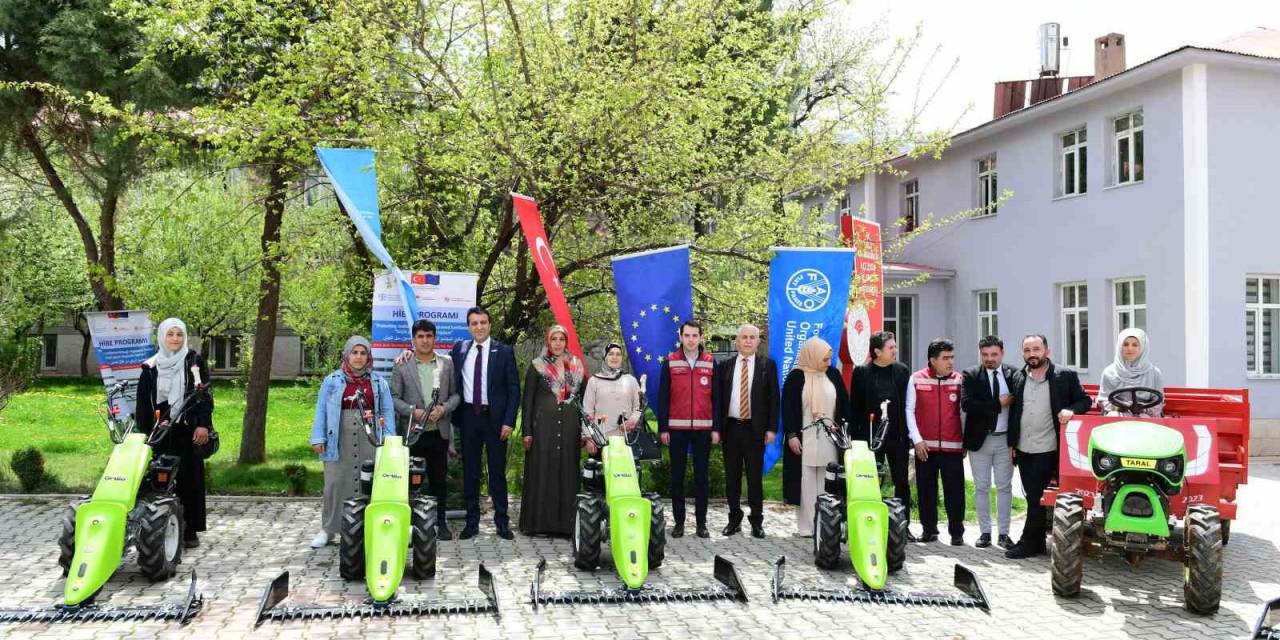 Çatak’ta Çiftçilere Hibe Destekli Makine Ve Ekipman Dağıtıldı