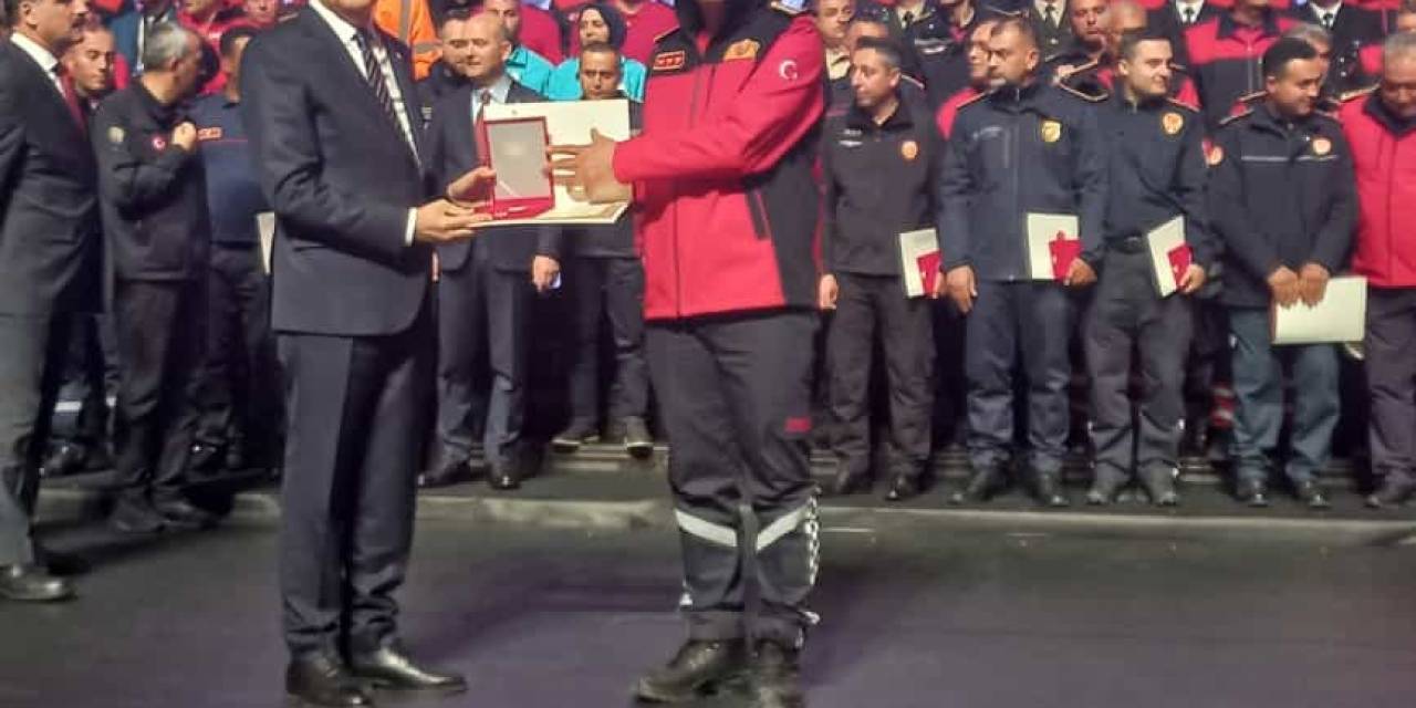 Niğde Belediyesi İtfaiye Müdürü Özmen’e ’üstün Fedakârlık Madalyası’
