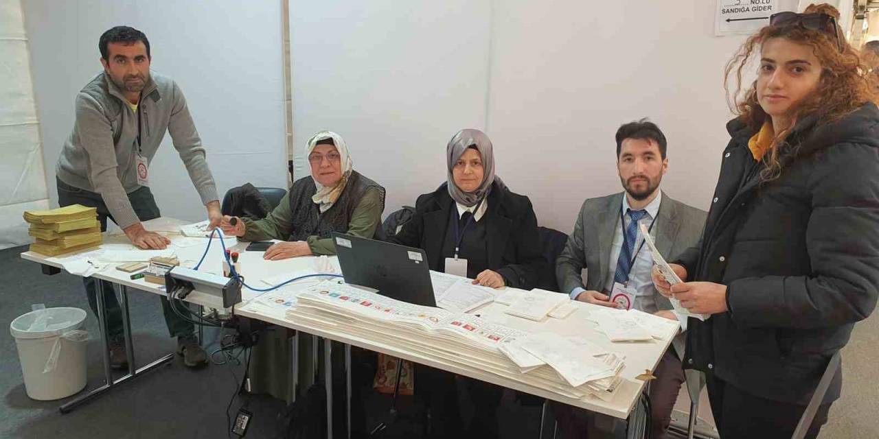 Almanya’da Türkiye’deki Genel Seçimler İçin Oy Verme İşlemi Başladı