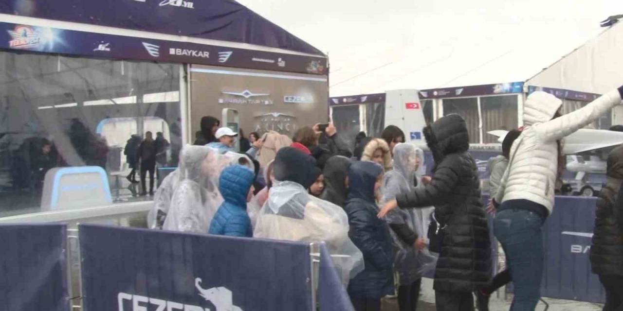 Yağmura Rağmen Vatandaşlar Teknofest’e Akın Etti