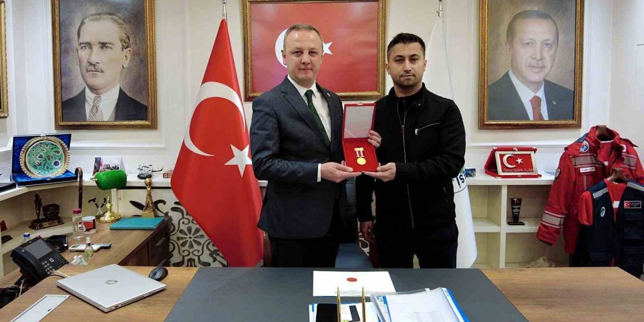 Zonguldaklı İtfaiye Erine Üstün Fedakarlık Madalyası