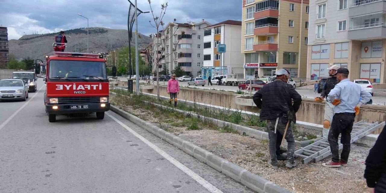 Kanala Düşen Şahsı Ekipler Kurtardı
