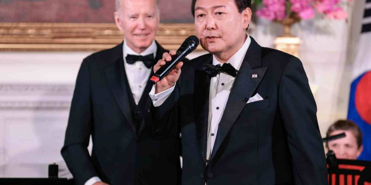 Güney Kore Devlet Başkanı Yoon, Beyaz Saray’daki Akşam Yemeğinde Şarkı Söyledi