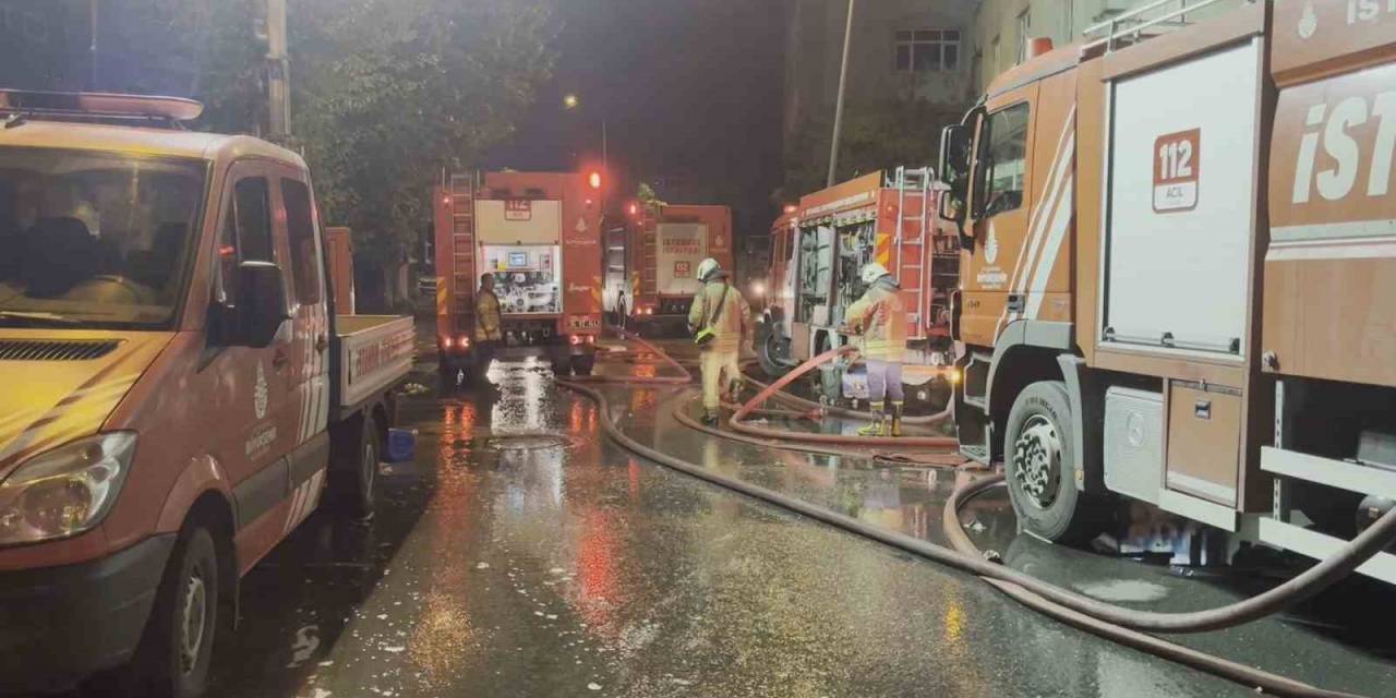 Akit Medya Grubu’nun Bulunduğu Binada Çıkan Yangın Devam Ediyor
