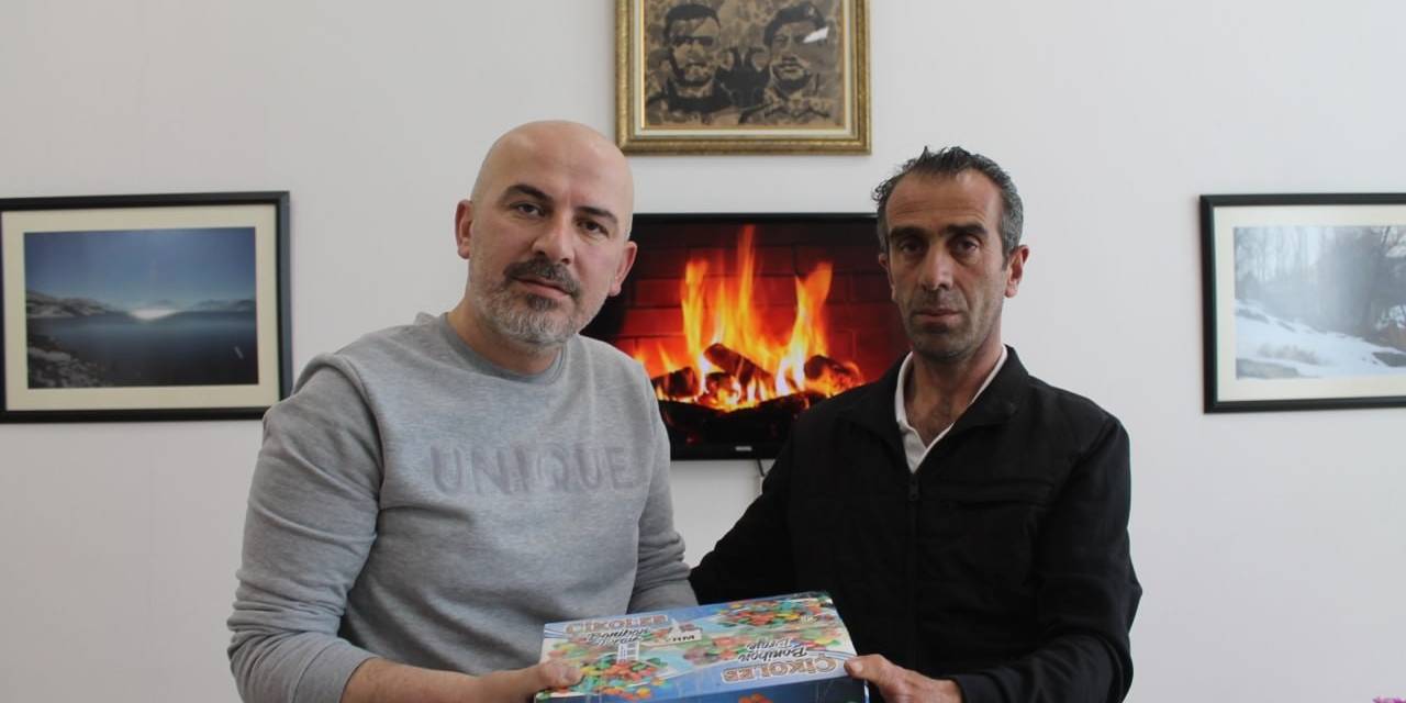 Deprem Bölgesine Yanlışlıkla Altınlarını Gönderen Vatandaşa Hayırsever Öğretmenlerden Anlamlı Destek