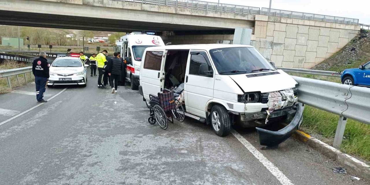 Yemin Törenine Giden Aile Kaza Yaptı: 4 Yaralı