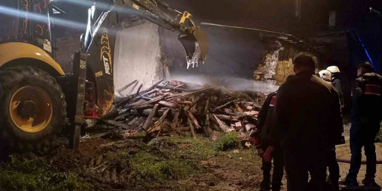 Ahırlı’da Ev Yangını