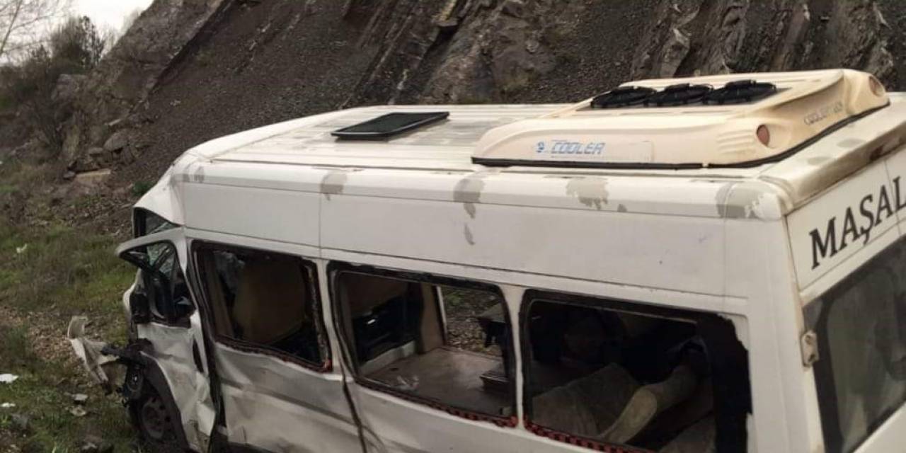 Ankara’da İşçi Servisi Otomobille Çarpıştı: 3 Ölü, 20 Yaralı