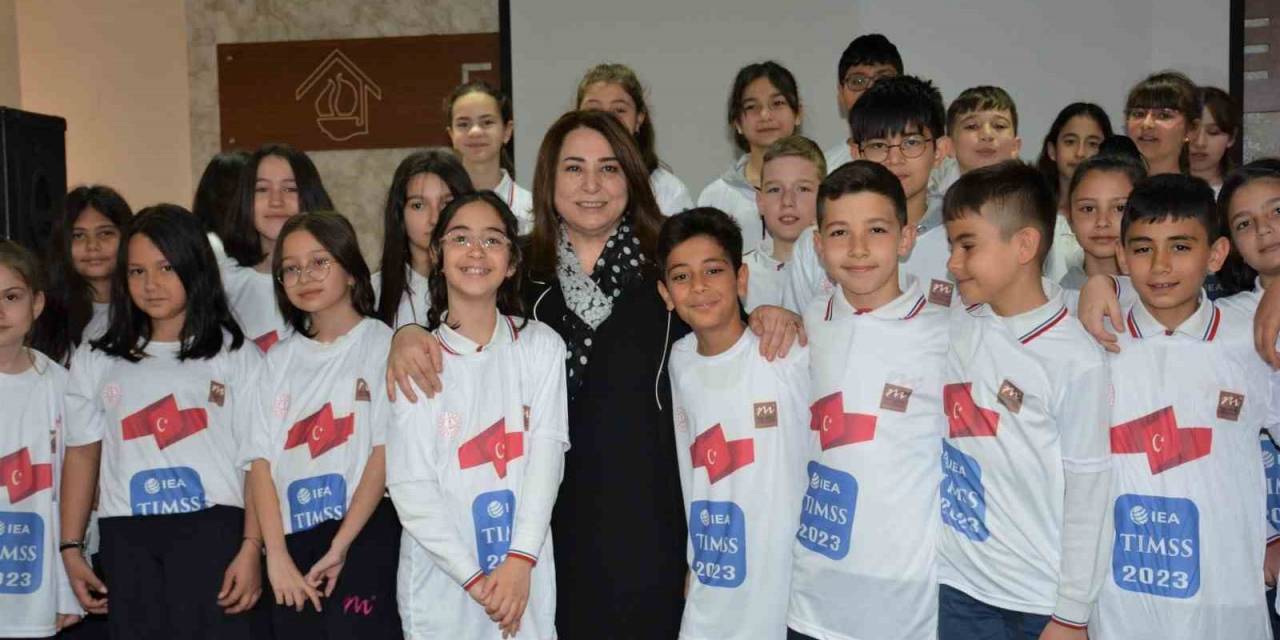 İl Milli Eğitim Müdürü Pervin Töre, Tımss 2023 Uygulamasında Eskişehir’i Ve Türkiye’yi Temsil Edecek Öğrenciler İle Bir Araya Geldi