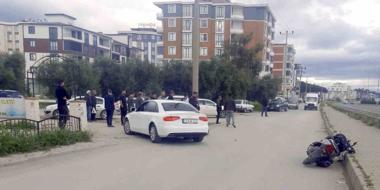 Motosiklet Otomobil İle Çarpıştı