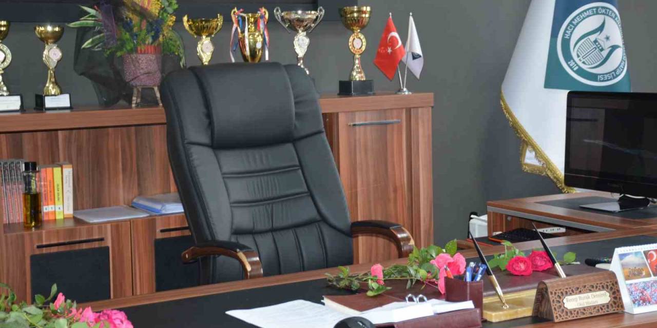 Kalp Krizi Geçirerek Vefat Eden Müdür Okulunda Anıldı