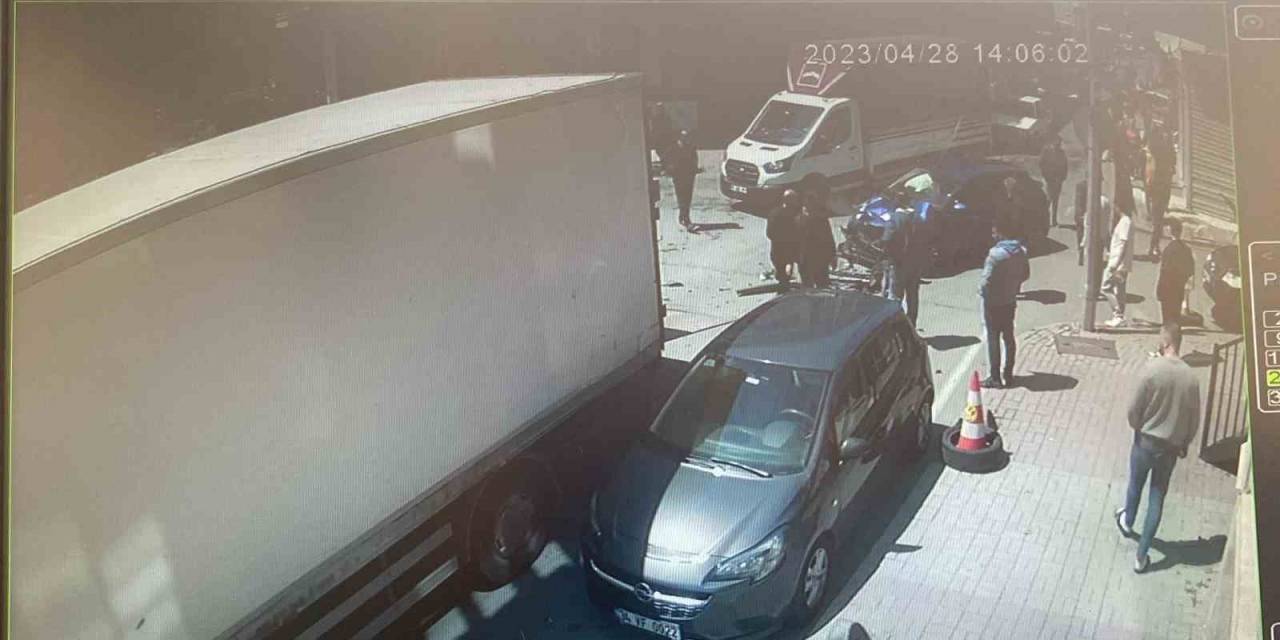 Ters Yola Girip Kaza Yaptılar Ardından Kaçtılar O Anlar Kamerada