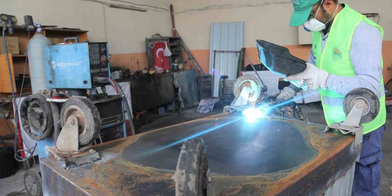 Toroslar Belediyesi, Çöp Konteynerlerini Yenileyerek, Tasarruf Sağlıyor