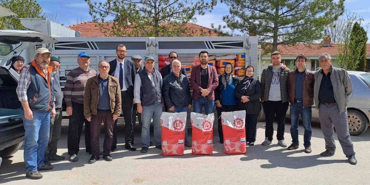 Mahmudiye Çiftçisine Ayçiçeği Tohumu Desteği
