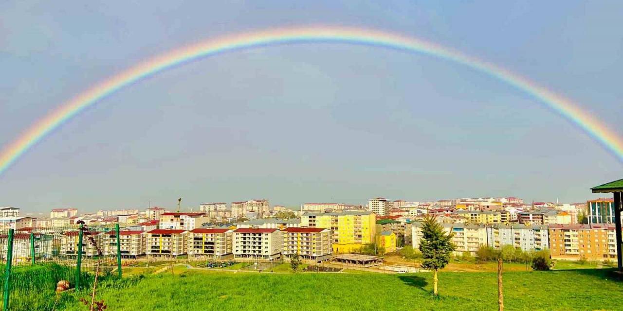 Yağmur Sonrası Çıkan Gökkuşağı Mest Etti