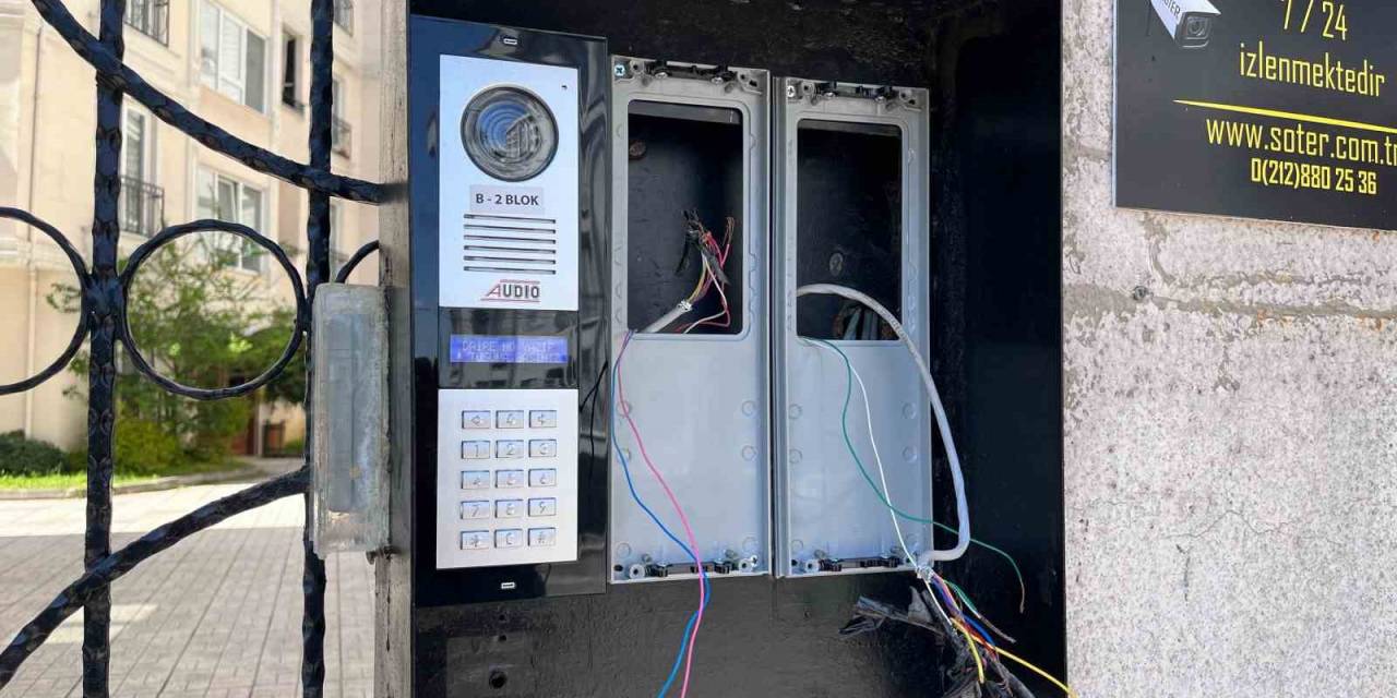 Beylikdüzü’nde Hırsız Apartmanın Zil Panelini Çaldı: O Anlar Güvenlik Kamerasına Yansıdı