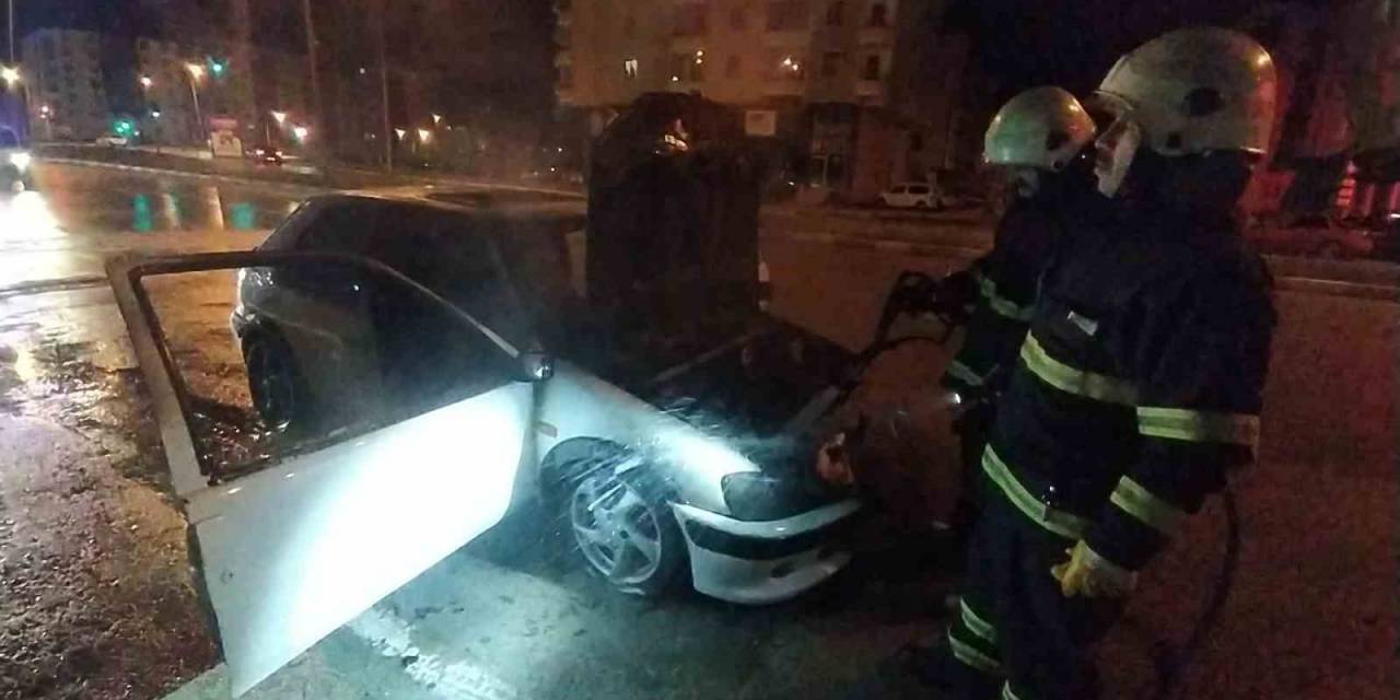 Seyir Halindeki Araç Alev Aldı