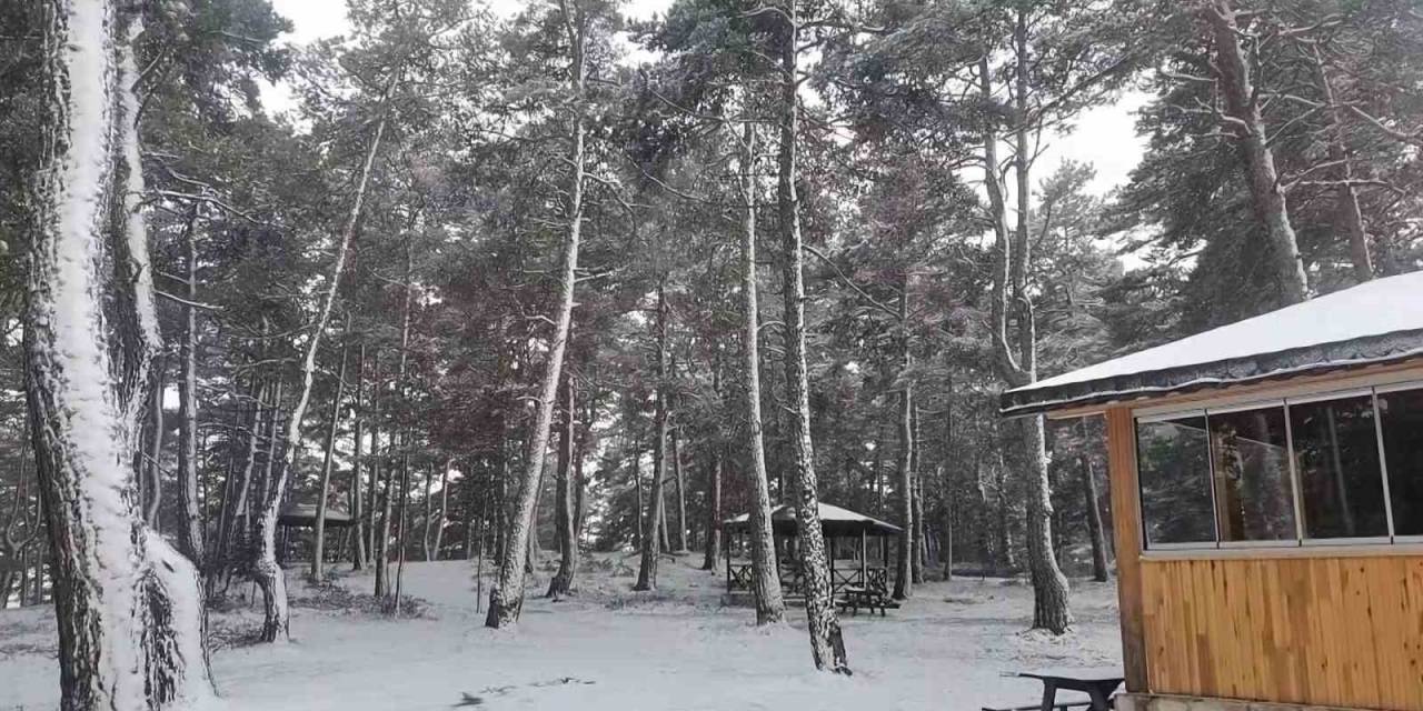 Sivas’ta Nisan Ayının Sonunda Yağan Kar Hayrete Düşürdü