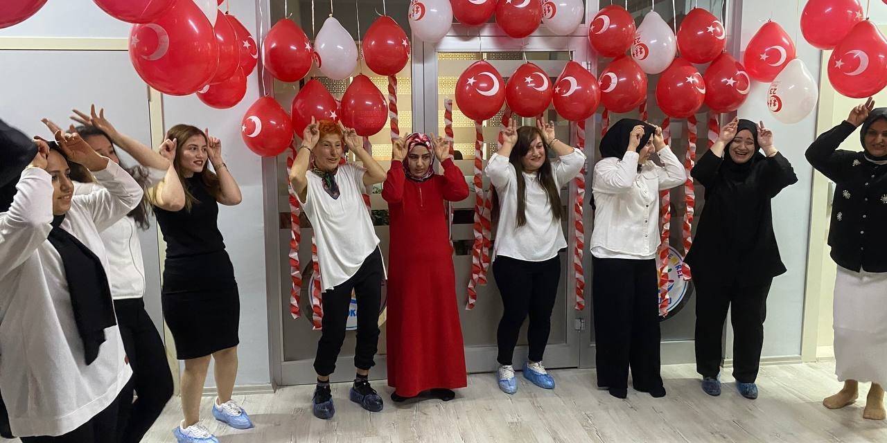 Bu Etkinlikte Anneler Çocuklarına Gösteri Yaptı