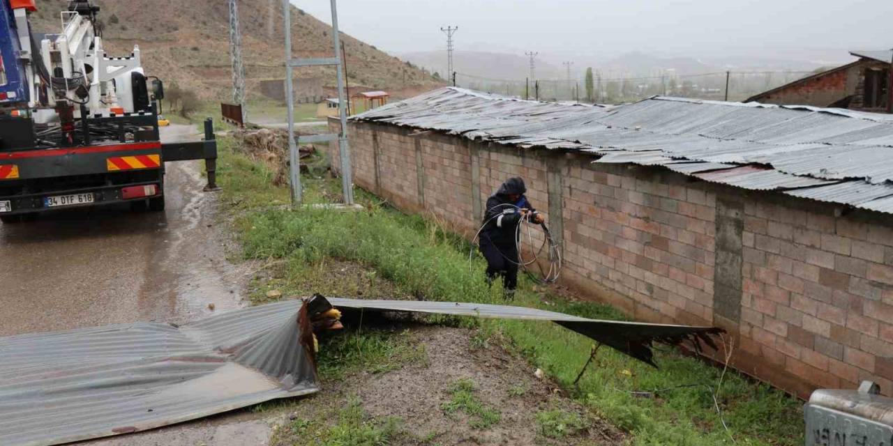 Oltu’da Fırtına Ve Dolu Etkili Oldu