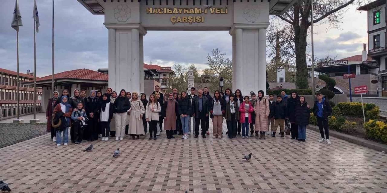 Gediz’de En Çok Okuyan Öğrencilere Ankara Gezisi