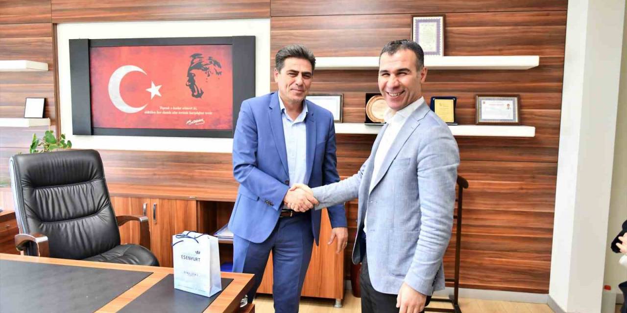 Esenyurt Belediyesi Dünya Laborantlar Günü Ve Veteriner Hekimler Günü’nü Kutladı