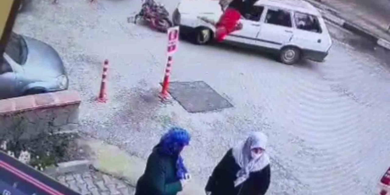 Otomobile Çarparak Takla Atan Motosikletli Kameraya Yansıdı