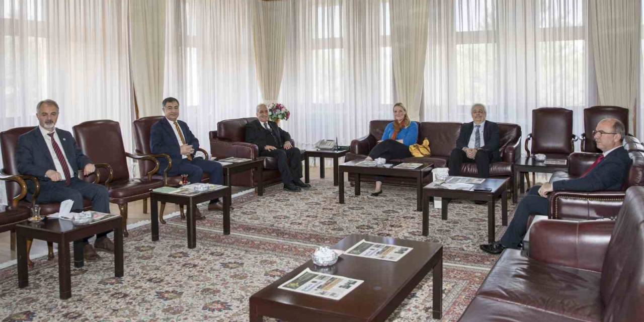 Abd Başkonsolosu Davis’ten Atatürk Üniversitesine Ziyaret